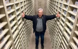 Le responsable de la chambre forte de films nitrate, George Willeman, explique le fonctionnement de la chambre forte au Centre national de conservation audiovisuelle de la Bibliothèque du Congrès à Culpeper, en Virginie, le 2 avril 2026