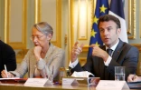 Le président Emmanuel Macron et la Première ministre Elisabeth Borne lors d'une rencontre avec le MEDEF, la CPME et et le syndicat des entreprises locales, le 18 avril 2023 à l'Elysée, à Paris
