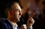 Raphaël Glucksmann s'adresse à ses soutiens, le 9 juin 2024 à Paris