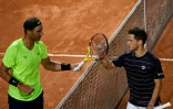 Rafael Nadal salue son vainqueur Diego Schwartzman après leur quart de finale à Rome le 19 septembre 2020