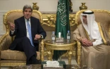 Le secrétaire d'Etat américain John Kerry et le roi Salmane le 24 octobre 2015 à Ryad