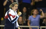 La capitaine de la Fed Cup Amélie Mauresmo encourage Caroline Garcia en finale face à la Tchèque Karolina Pliskova, le 13 novembre 2016 à Strasbourg