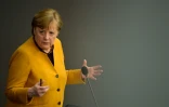 La chancelière allemande Angela Merkel répond aux questions au Parlement à Berlin, le 24 mars 2021