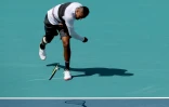 L'Australien Nick Kyrgios brise sa raquette, le 26 mars 2019 à Miami, face au Croate Borna Coric