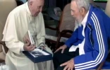 Capture d'écran de la TV cubaine du pape François et de Fidel Castro le 20 septembre 2015 à La Havane