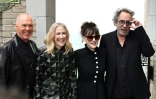 (Gà D) Michael Keaton, Catherine O'Hara, Winona Ryder et Tim Burton lors d'une photo pour le film "Beetlejuice Beetlejuice" à New York le 17 août 2024