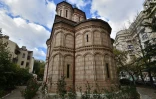 L'église orthodoxe Mihai-Voda, érigée en 1594, fut déplacée de près de 300 mètres sous Ceausescu