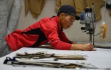 Arguen Bolgonbekov, ancien travailleur migrant en Russie, dans un atelier de couture Ă Bichkek, le 17 octobre 2023 au Kirghizstan
