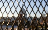 Des membres de la Garde nationale déployés devant le Congrès à Washington, le 12 janvier 2021