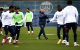 Christophe Galtier avec les joueurs du PSG à Saint-Germain-en-Laye le 14 avril 2023