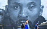 Une peinture murale représentant la star du basket Kobe Bryant à Los Angeles le 24 août 2022