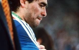 Diego Maradona en pleurs après la défaite de l'Argentine en finale du Mondial contre l'Allemagne, le 8 juillet 1990 à Rome 