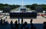 Installation d'une scène et d'enceintes, le 1er juillet 2019 à Washington, lors des préparatifs pour la fête de l'indépendance du 4 juillet
