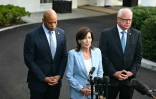 Les gouverneurs Tim Walz (droite), Wes Moore (gauche) et Kathy Hochul s'adressent à la presse à Washington le 3 juillet 2024 après s'être entretenus avec Joe Biden