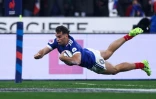 Auteur de deux essais face aux Sud-Africains le 8 novembre 2025 au Stade de France, Damian Penaud est devenu seul le meilleur marqueur d'essais du rugby français, devant la légende Serge Blanco (40 contre 38)