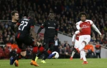 L'attaquant d'Arsenal Alex Iwobi tire au but lors du dernier match européen de Rennes, un 8e de finale retour de Ligue Europa perdu 3-0 à l'Emirates Stadium de Londres le 14 mars 2019 