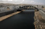 Un pont construit dans le cadre du nouveau projet de logements, intégré au plan de reconstruction, le 17 mai 2026 dans le quartier d'Al-Salam à Derna, près de trois ans après le passage dévastateur d'une tempête