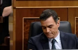 Le Premier ministre espagnol Pedro Sanchez et la numéro deux du parti socialiste (PSOE) Adriana Lastra au Parlement espagnol à Madrid le 5 janvier 2020