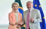 Le président brésilien Luiz Inacio Lula da Silva (d) et la présidente de la Commission européenne Ursula Von Der Leyen lors d'une réunion à Brasilia, le 12 juin 20