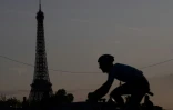 Un coureur cycliste lors de la 21e et dernière étape du Tour de France 2019, entre Rambouillet et les Champs-Elysées, à Paris, le 28 juillet 2019