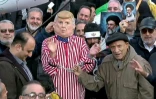 Image tirée d'une vidéo diffusée par Iran Press, montrant des manifestants pro-gouvernement brandissant un mannequin à l'effigie du président américain Donald Trump, le 12 janvier 2026 à Téhéran