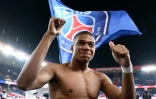 L'attaquant du PSG Kylian Mbappé exulte à la fin du match contre l'OL en L1, après avoir inscrit 4 buts, le 7 octobre 2018 au Parc des Princes