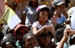 Des fidèles rassemblés devant le palais présidentiel pour voir le pape François, le 7 septembre 2019 à Antananarivo, à Madagascar
