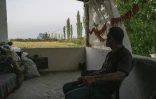 Yusuf, qui regarde la mine d'Afsin depuis son balcon, affirme que la pollution nuit à à l'agriculture locale