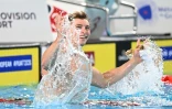 La joie du Français Maxime Grousset, médaillé d'argent sur 50 m papillon, aux Championnat d'Europe, le 11 août 2026 à Saint-Denis