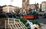 Des agriculteurs participent à une journée nationale d'actions et de blocages de routes à l'appel de plusieurs syndicats agricoles, à Agen, le 25 janvier 2024