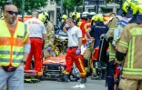 Des équipes de secours sur le site où une personne a été tuée et plusieurs blessées percutées par une voiture, le 8 juin 2022 à Berlin