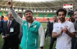 La star de Liverpool et de l'Egypte Mohamed Salah avec le controversé leader tchétchène Ramzan Kadyrov, le 10 juin 2018 à Grozny 