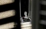 Un ventilateur à proximité d'une fenêtre ouverte, le 26 juin 2026 à Paris