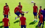 Alvaro Morata (C) et les joueurs espagnols à l'entraînement le 26 juin 2016 à  Saint Martin de Re