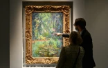 La peinture de Claude Monet, Coin du bassin aux nymphéas, photographiée le 5 novembre 2021 au siège new-yorkais de Sotheby's