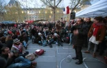 Philippe Martinez le 28 avril 2016 place de la République devant les participants à "Nuit debout" à Paris