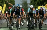 Le sprint vainqueur du Belge Tim Merlier à l'arrivée de la 8e étape du Tour de France, le 11 juillet 2026 à Bergerac