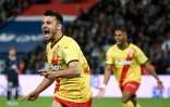 La joie de l'attaquant lensois Corentin Jean, après avoir égalisé (1-1) en fin de match contre le Paris Saint-Germain, lors de la 34e journée de Ligue 1, le 23 avril 2022 au Parc des Princes