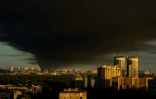 De la fumée au-dessus de Kiev après des frappes aériennes russes, le 8 septembre 2026 en Ukraine