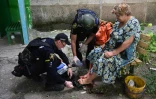 Une femme blessée par une frappe à Kramatorsk, en Ukraine, le 19 juillet 2022