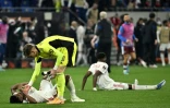 Les joueurs de Lyon après leur élimination en quart de finale de la Ligue Europa face à West Ham le 14 avril 2022 à Décines-Charpieu 