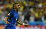 L'attaquant Dimitri Payet exulte après avoir inscrit le but de la victoire pour la France face à la Roumanie lors de l'Euro au Stade de France, le 10 juin 2016 