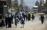 Des écolières de Mossoul ouest rentrent de l'école, le 12 juillet 2017