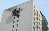 Vue sur un appartement endommagé par une attaque de drones ukrainienne dans un complexe résidentiel à Sapronovo dans la banlieue de Moscou en Russie le 11 mars 2025