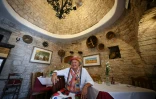 Domenico Laera, le patron d'un restaurant installé dans un trullo à Alberobello, en Italie, le 24 juin 2026