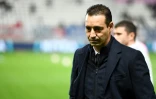 L'entraîneur de l'équipe féminine du Paris Saint-Germain Olivier Echouafni lors du match face à Lyon au Stade Jean Bouin à Paris le 18 novembre 2018