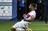 La joie du milieu de Lyon Nabil Fekir après avoir inscrit un but face à Bordeaux, le 19 août 2017 à Décines-Charpieu