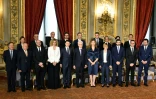 Le nouveau gouvernement italien et le Premier ministre, Giuseppe Conte, avec le président, Sergio Mattarella, le 1er juin 2018 à Rome 