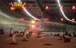 Des manifestants pro-démocratie à Hong Kong bloquent le tunnel Cross-Harbour reliant les nouveaux territoires à l'île de Hong Kong, le 10 août 2019.