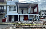 Un bâtiment détruit par un tremblement de terre à Esmeraldas, le 25 avril 2025 en Equateur